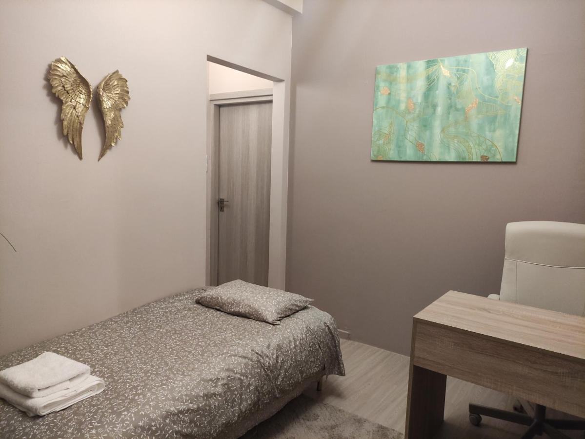 Love Truth Life Apartment Pireu Exterior foto