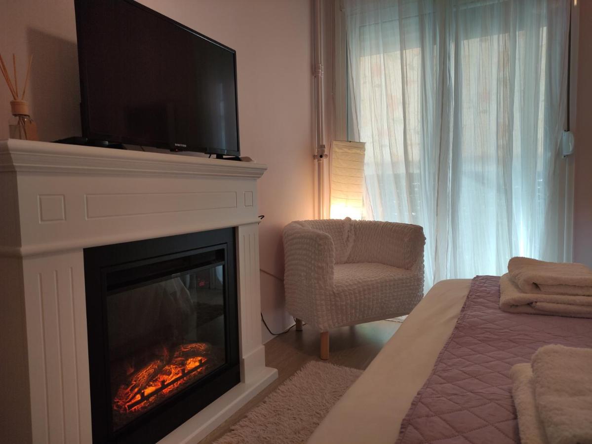Love Truth Life Apartment Pireu Exterior foto