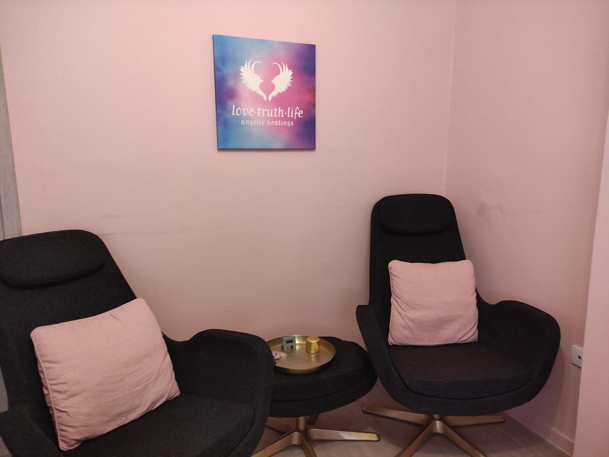 Love Truth Life Apartment Pireu Exterior foto