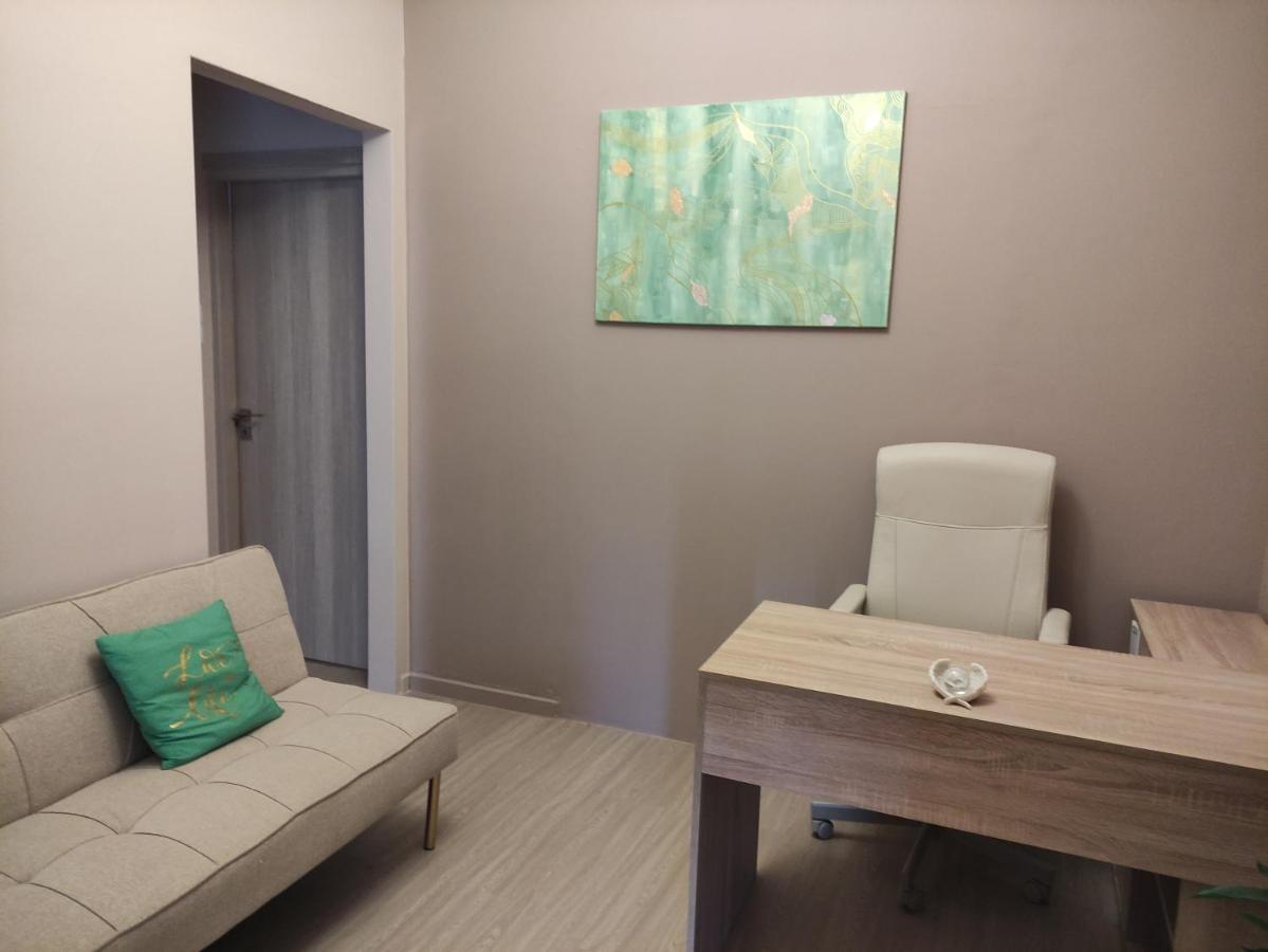 Love Truth Life Apartment Pireu Exterior foto