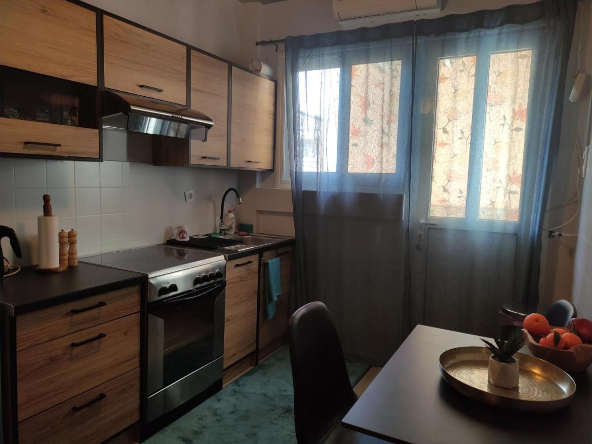 Love Truth Life Apartment Pireu Exterior foto