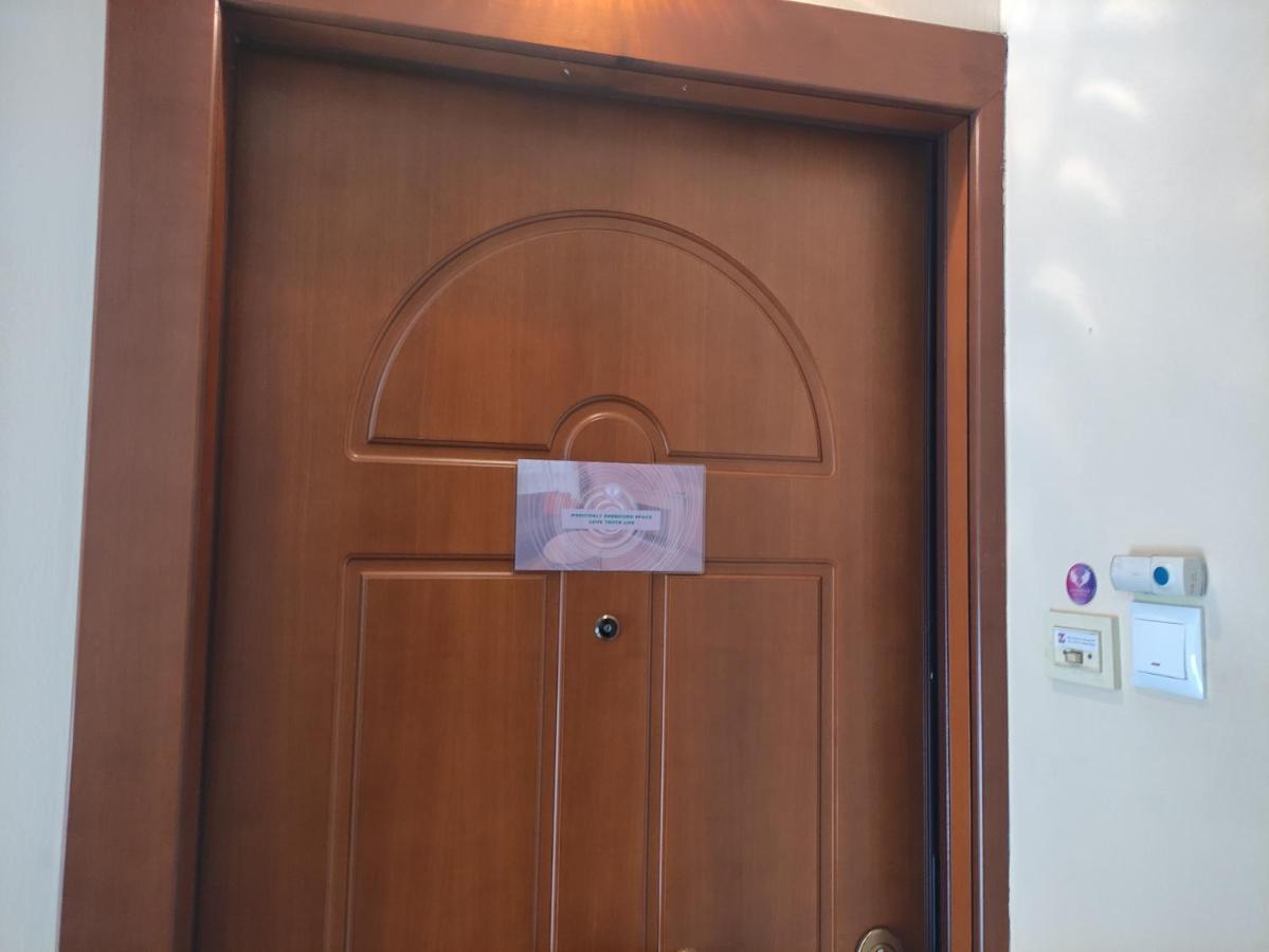 Love Truth Life Apartment Pireu Exterior foto